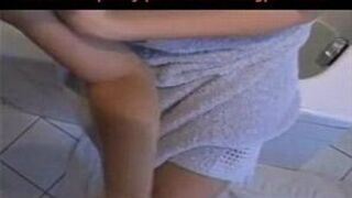 Very Gorgeous amateur girlfriend take a bath and dick an all hole - porn video