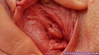 Solo playing babe stimulates her pussy - porn video